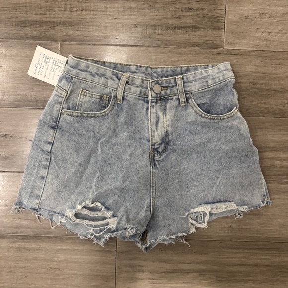 Yesstyle Heart Print Pocket Denim Shorts - Picture 8 of 9